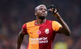 G.Saray'da gol y�k� Osimhen'in omzunda