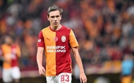 Aleksey Batrakov'a maç sonrası sevgi seli