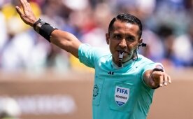 Türkiye - Paraguay maçının hakemi!