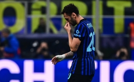 Hakan �alhano�lu, Juventus'la d�n�yor