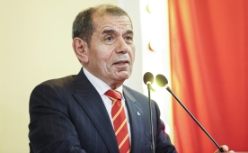 �zbek: 'G.Saray d�nyada en �nlerde'