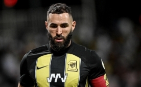 Karim Benzema'yı kızdıran imza teklifi