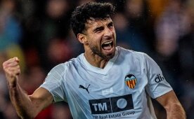 Valencia, Alaves'e kar�� geriden geldi