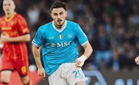 Napoli sahas�nda geriden gelip kazand�