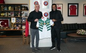 Eski futbolcu Song, TFF'yi ziyaret etti