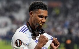 Ollie Watkins, Al Hilal ile anla�ma sa�lad�