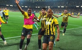 Joao Mario att� ve AEK �ampiyon oldu!
