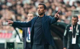 Van Bronckhorst, L'Pool'dan ayrıldı