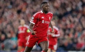 Liverpool'da Konate ve Kerkez i�in tepki