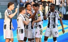 Juventus, Genoa'y� iki golle devirdi!