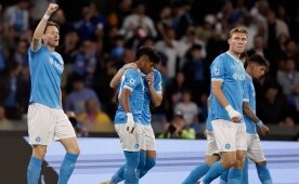 Napoli'den sahas�nda d�rt goll� galibiyet!