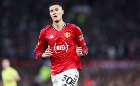 Manchester United vedaya izin vermiyor