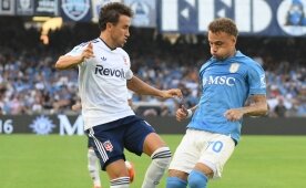 Como, Napoli'yi deplasmanda devirdi