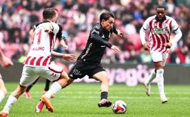 Be�ikta�'ta Cengiz �nder en dibe vurdu!