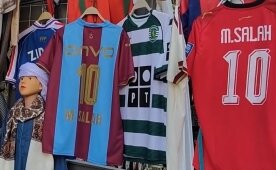 Kahir'de Salah formaları için çılgınlık!