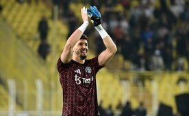 Altay, Manchester United'a veda ediyor