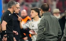 Arda G�ler ��lg�na d�nd�, k�rm�z� kart