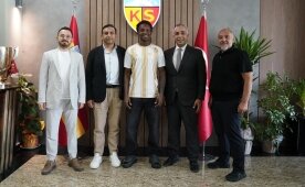 Kayserispor'da tarihi gün! 15 imza birden!