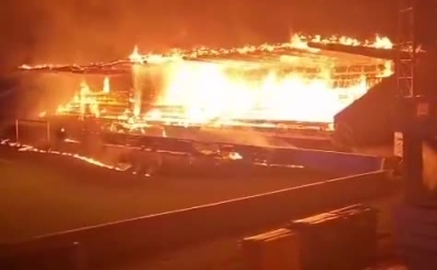 Akıl almaz olay: 15 yaşında 3 taraftar stadı cayır cayır yaktı!