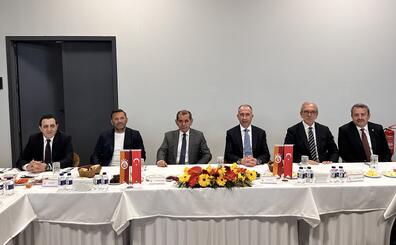 Deprem blgesine yardmlar devam ediyor, iftarda bulutular
