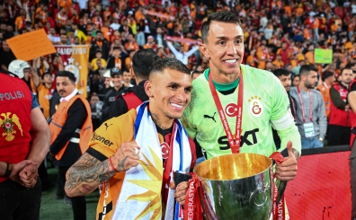 İZLE: Kupayı böyle kaldırdılar!
