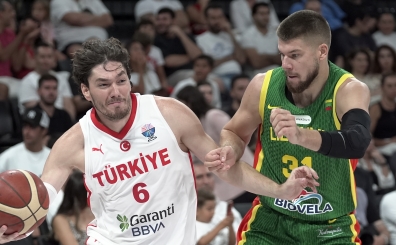 12 Dev Adam, zel mata Litvanya'ya 91-70 malup oldu