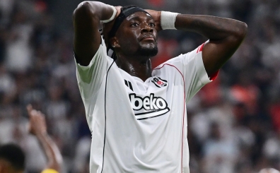 Beşiktaşlı, futbolcular soyunma odasına yuhalanarak gitti!