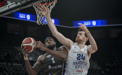 Anadolu Efes, ligde Aliaa Petkimspor'a da malup oldu!