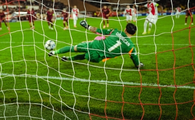 Monaco'da penaltı kurtardı!