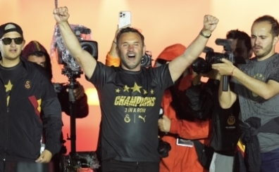 Okan Buruk transfere gitti!