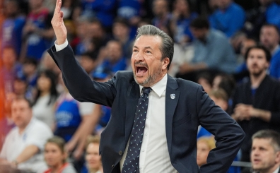 Anadolu Efes, Luca Banchi ile yollarını ayırdığı açıkladı!
