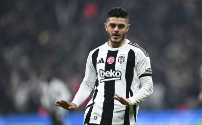 Beikta formas giyen Rashica, ayrlk haberlerine yant verdi!