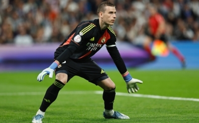 Galatasaray, devlerle yarışta