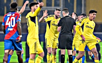 Yazarlardan hakem tepkisi: 'Korkaklık, skandal, utanmaz'