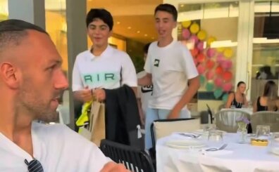 Vedat Muriqi ile genç taraftar arasında güldüren diyalog!
