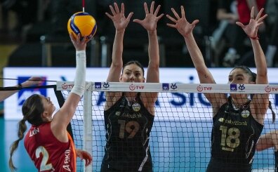 Vak�fBank, Galatasaray'a set vermedi ve finale y�kseldi!