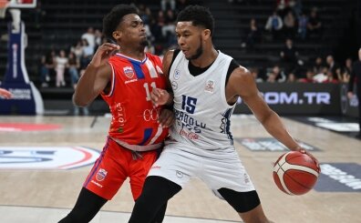Anadolu Efes, normal sezonu 34 say� farkl� galibiyetle bitirdi!