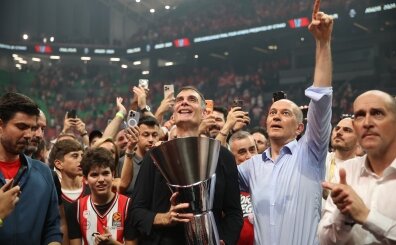 Olympiakos, kupasını aldı