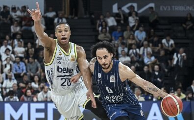 Anadolu Efes, Fenerbah�e Beko kar��s�nda seriye tutundu!