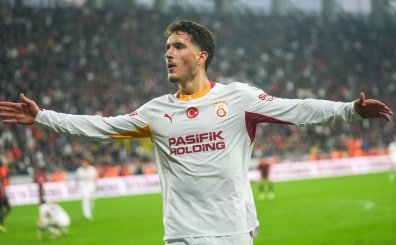 Galatasaray'da kritik anlar�n yeni golc�s� o: Deniz G�l
