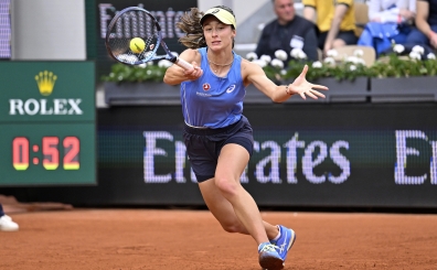 D�nya, Zeynep S�nmez'in o hareketini konu�uyor! �zle...