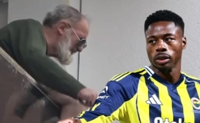 'Musaba buraya gelecek' dedi: Elinde b��akla balkona ��kt�