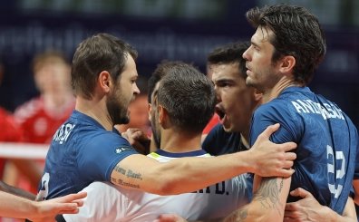 F.Bah�e, Alanya Belediyespor'a set vermeden galip geldi!