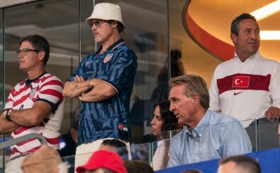 Ali Ko� ve Brad Pitt, T�rkiye-ABD ma��n� yan yana izledi!