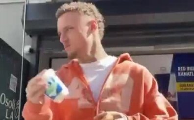 Noa Lang'�n simit - ayran keyfi