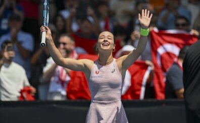 Zeynep S�nmez, Porsche Tennis Grand Prix'e veda etti