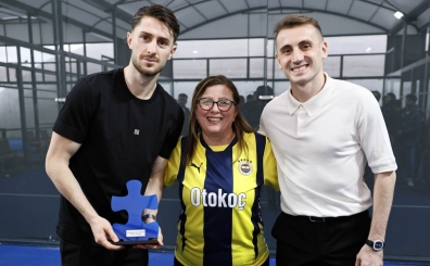 Kerem Akt�rko�lu ve �smail Y�ksek'ten anlaml� hareket