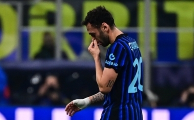 Inter-Hakan masaya oturuyor