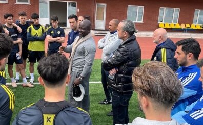 Fenerbah�e'nin eski futbolcusu Stephen Appiah'tan s�rpriz var!
