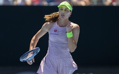 Zeynep S�nmez kariyerinde yeni bir ilke daha imza att�!